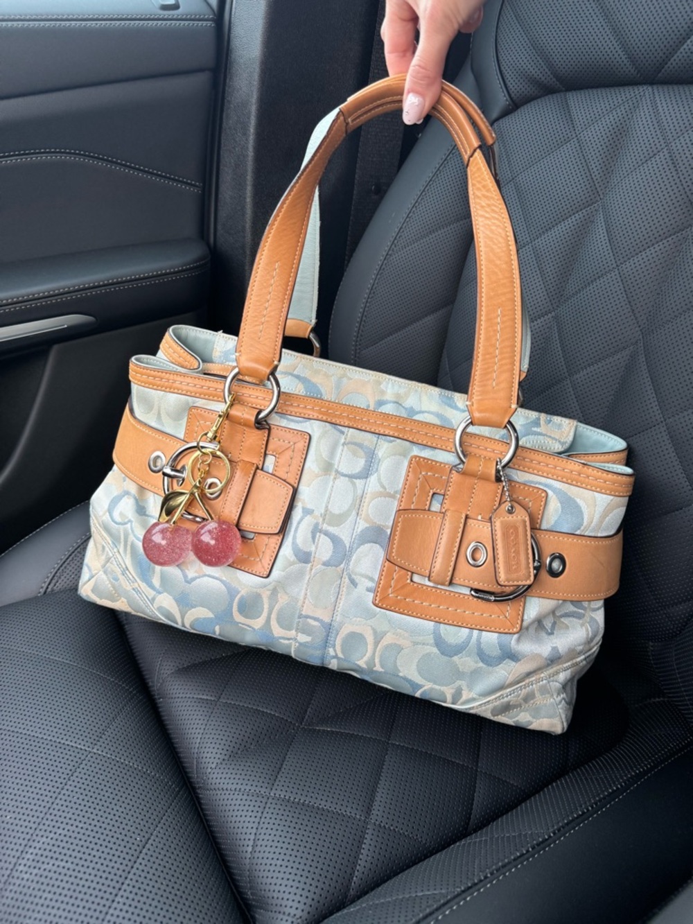 SOLD‼️
Rare Coach Hampton Baby Blue Optic Signature Carryall Tote Bag